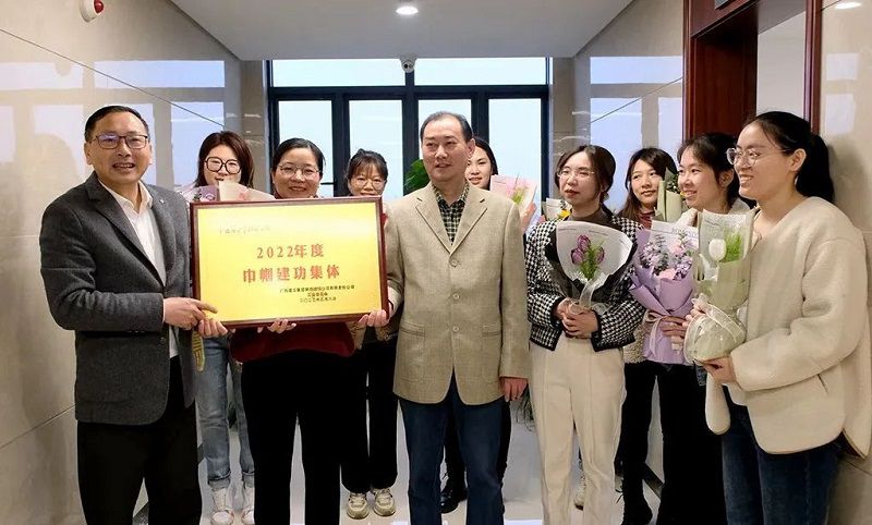 公司領(lǐng)導班子走訪(fǎng)慰問(wèn)女職工2.jpg