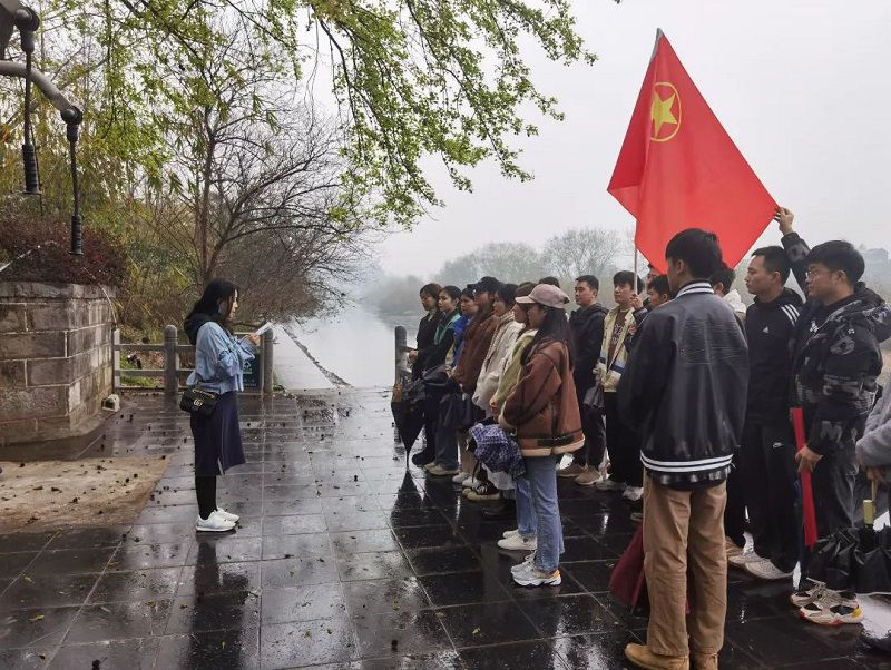 廣西建工四建公司團委開(kāi)展“學(xué)雷鋒.守護漓江增殖放生”主題活動(dòng)3.jpg