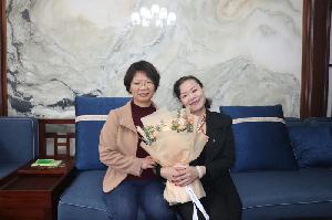 廣西建工四建公司工會(huì )開(kāi)展“溫暖送祝?！りP(guān)愛(ài)女職工”慰問(wèn)活動(dòng)